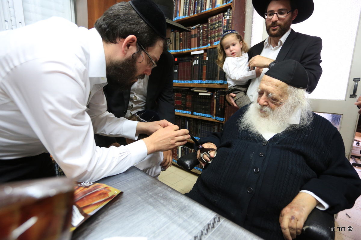 גלריה: הילדים שזכו לחלאקה אצל שר התורה