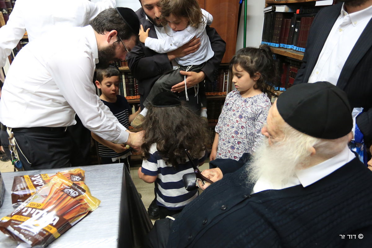 גלריה: הילדים שזכו לחלאקה אצל שר התורה