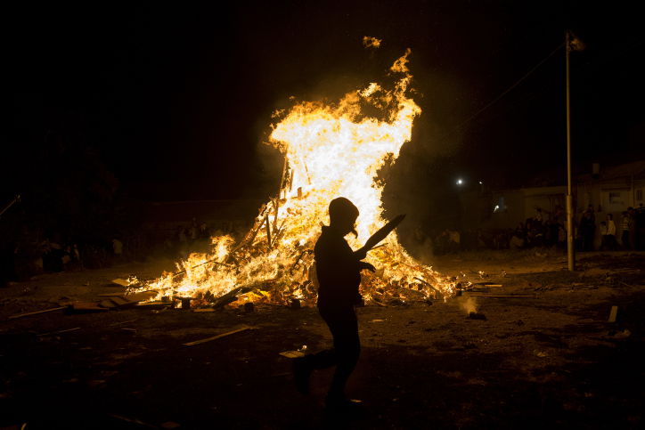 מאה שערים בערה עם מדורות ל"ג בעומר • צפו