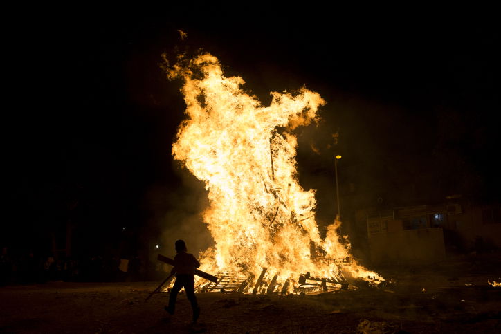 מאה שערים בערה עם מדורות ל"ג בעומר • צפו