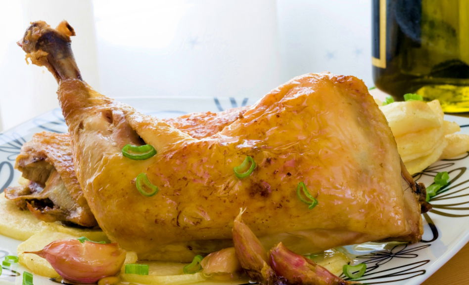 כרעי עוף ברוטב יין לבן ודבש בניחוח רוזמרין