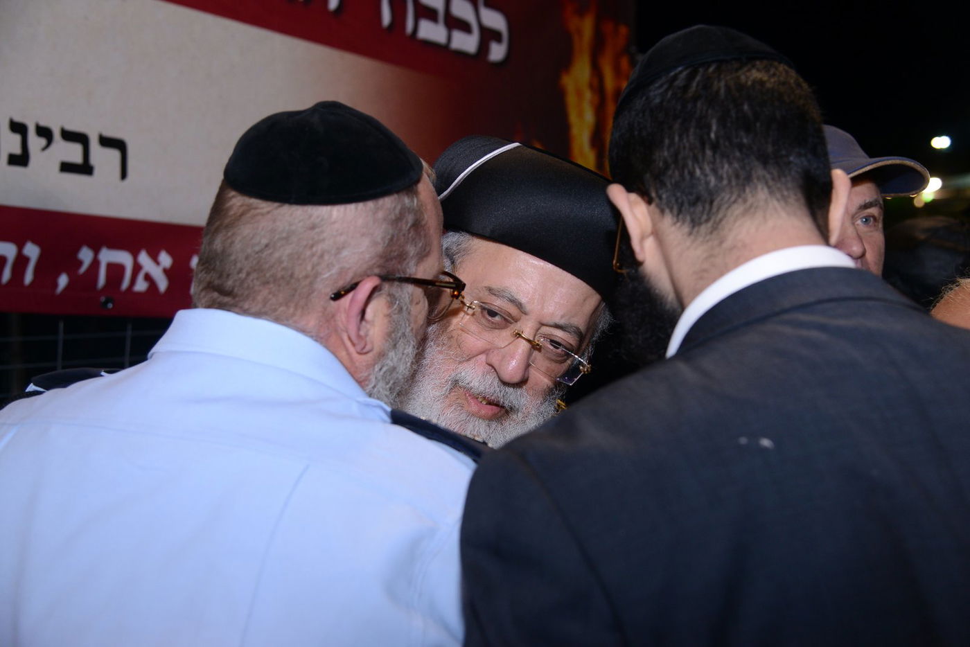 צפו בתיעוד: ההדלקה של הגר"ש עמאר במירון