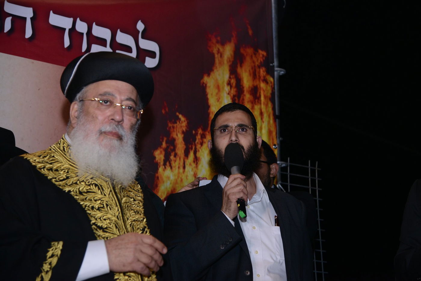 צפו בתיעוד: ההדלקה של הגר"ש עמאר במירון