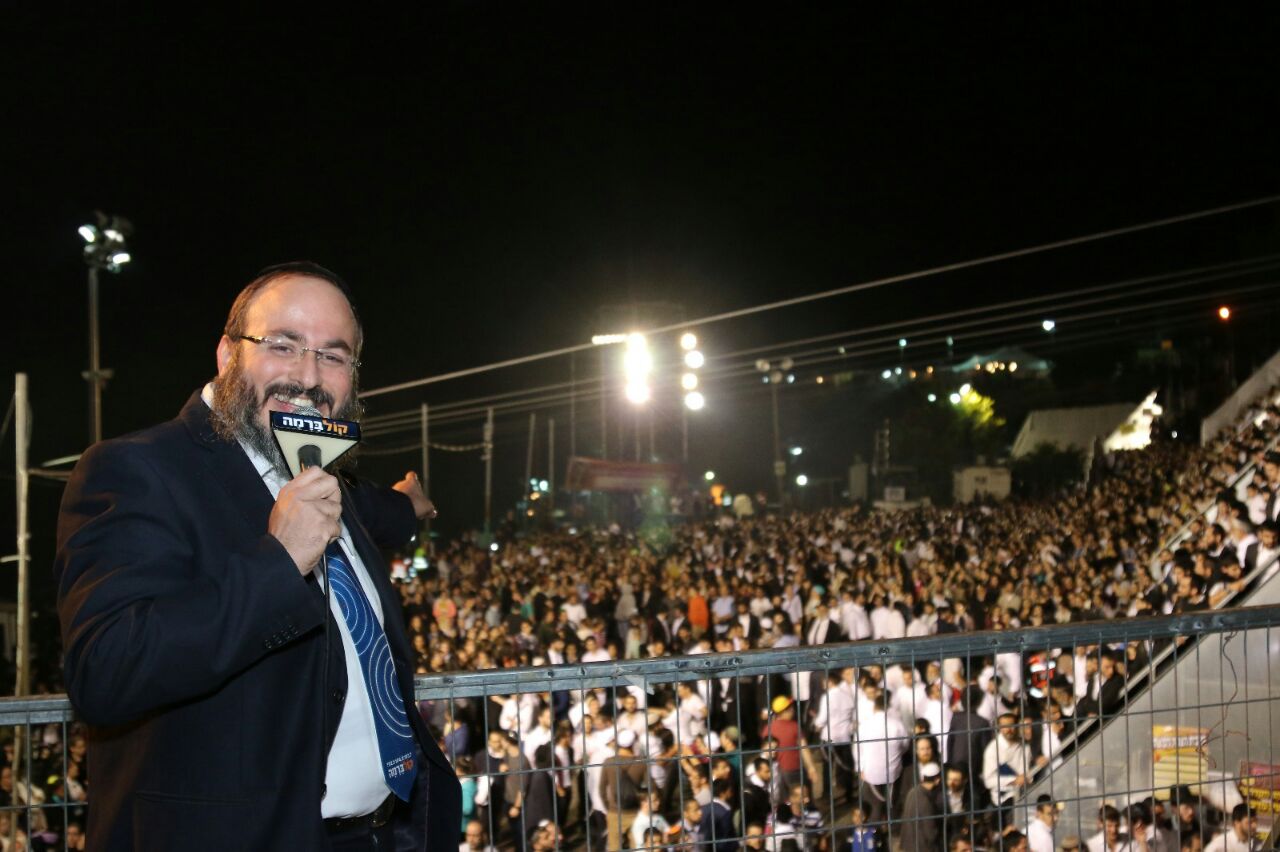 צפו בתיעוד: ההדלקה של הגר"ש עמאר במירון