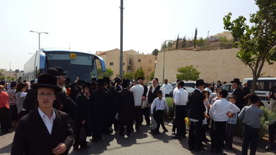 תושבי ביתר עילית חסמו את הכניסה לעיר: "רכשנו כרטיסים ואין אוטובוסים"