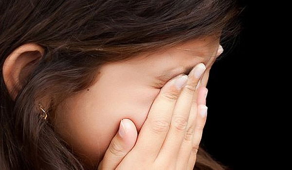 אימה בדרום: גבר תועד פוגע בילדה בת 6 לאור יום