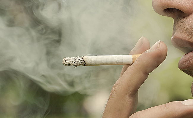 ירידה: רק 15 אחוזים מהישראלים - מעשנים