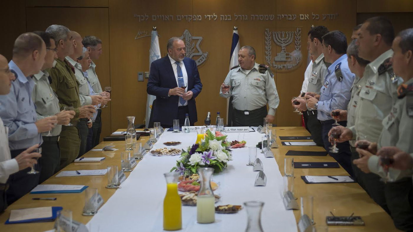 ליברמן שובר שמאלה: "שלמות העם חשובה משלמות הארץ"