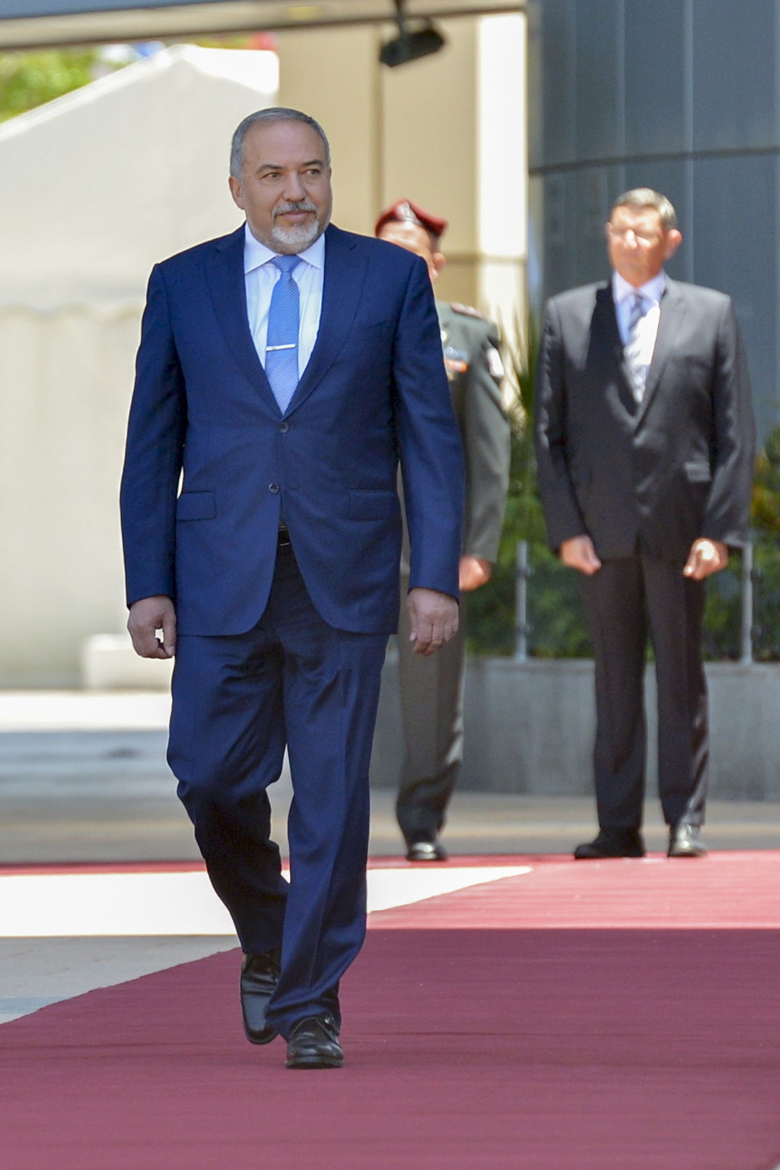 איווט ליברמן נכנס לתפקידו במשרד הביטחון