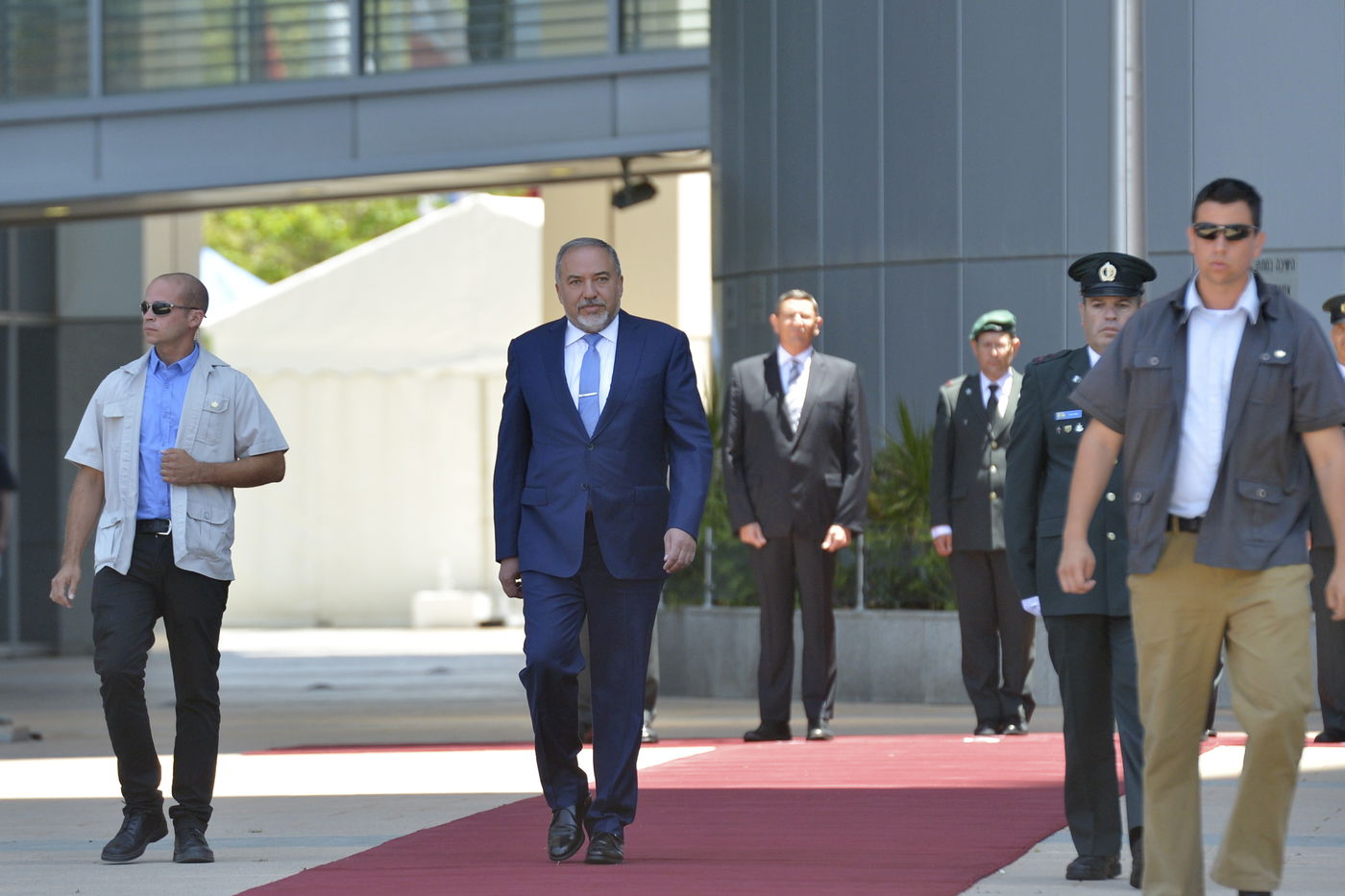 איווט ליברמן נכנס לתפקידו במשרד הביטחון