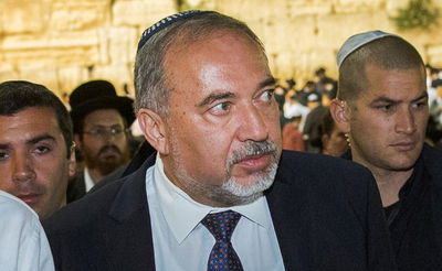 ליברמן שובר שמאלה: "שלמות העם חשובה משלמות הארץ"