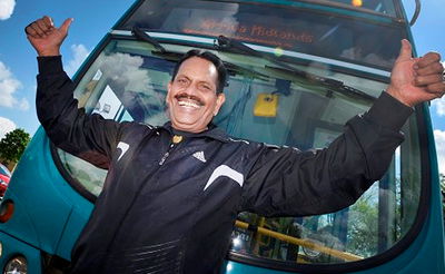 מטורף: סחב אוטובוס במשקל 12 טון בעזרת השיער