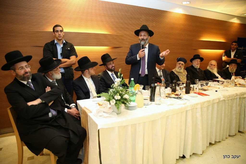 צמרת המדינה בשמחת 'השבע ברכות' לבת הראשל"צ הגר"י יוסף