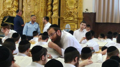 אזולאי בהיכל פוניבז'