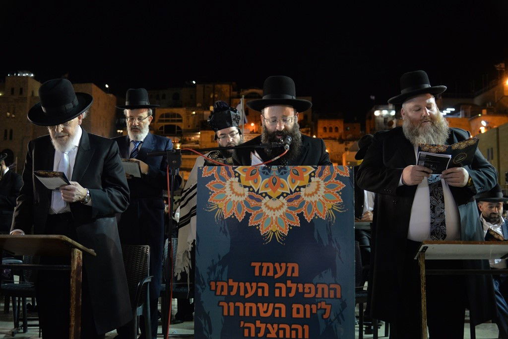 מעמד תפילה מרגש במלאת 71 שנים לתבוסת גרמניה הנאצית