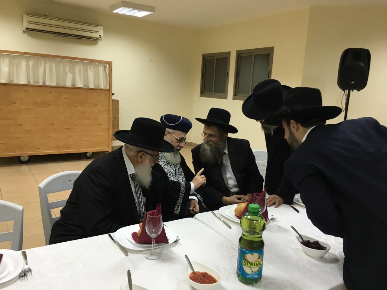 הדיינים חגגו שבע ברכות לראשון לציון הגר"י יוסף • תיעוד