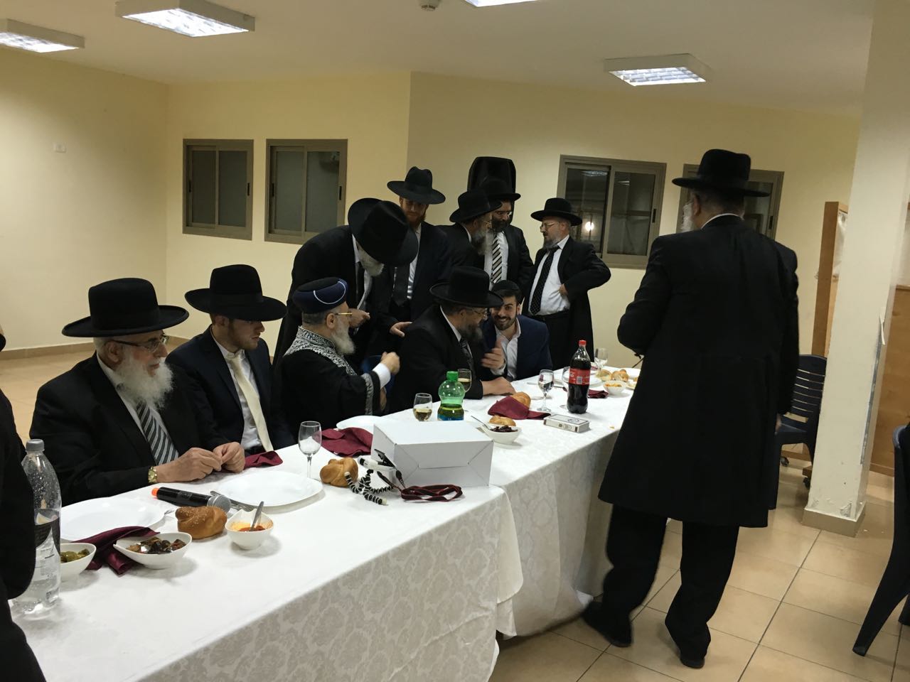 הדיינים חגגו שבע ברכות לראשון לציון הגר"י יוסף • תיעוד