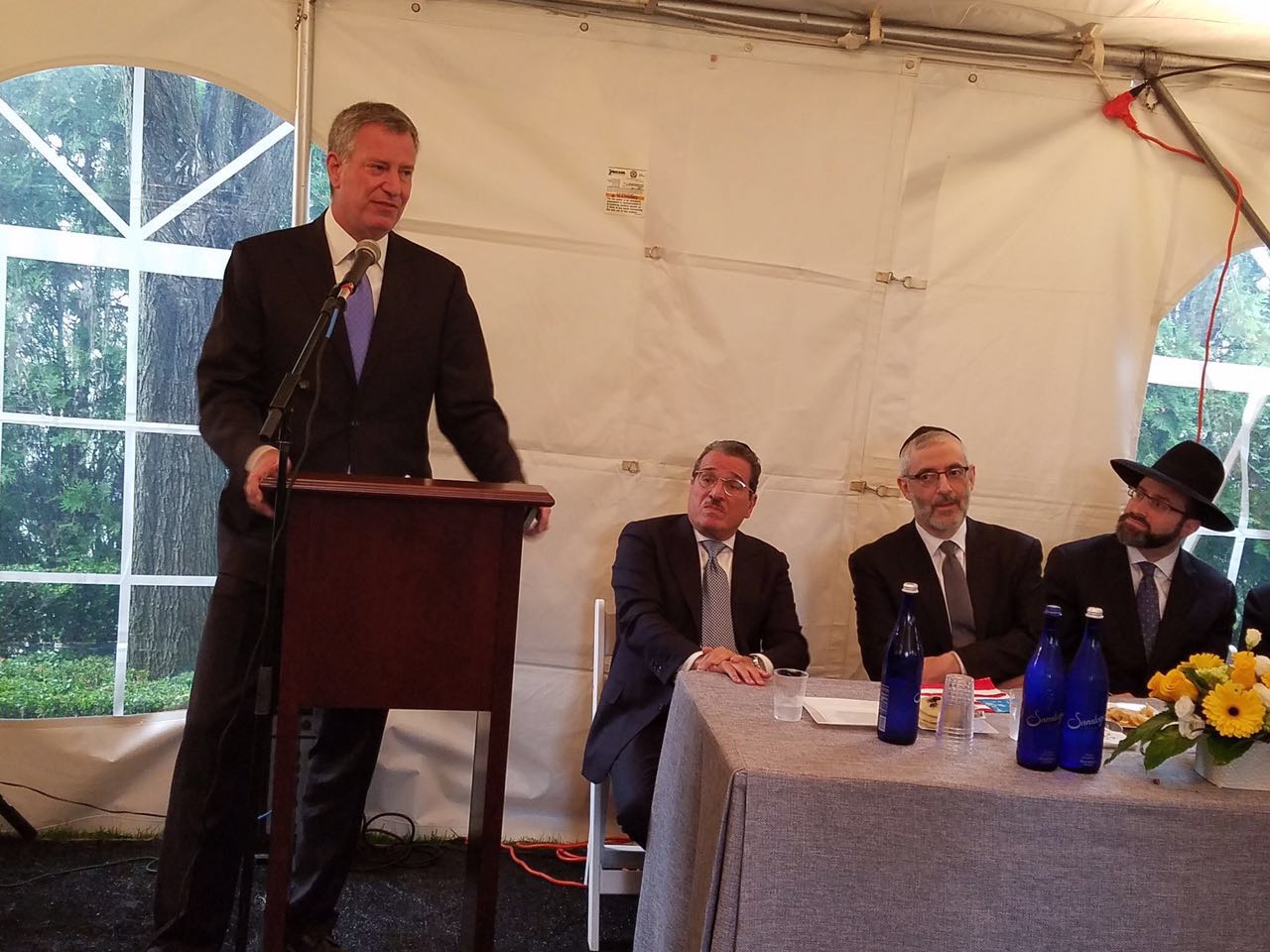 דה בלסיו במסיבה לכבודו