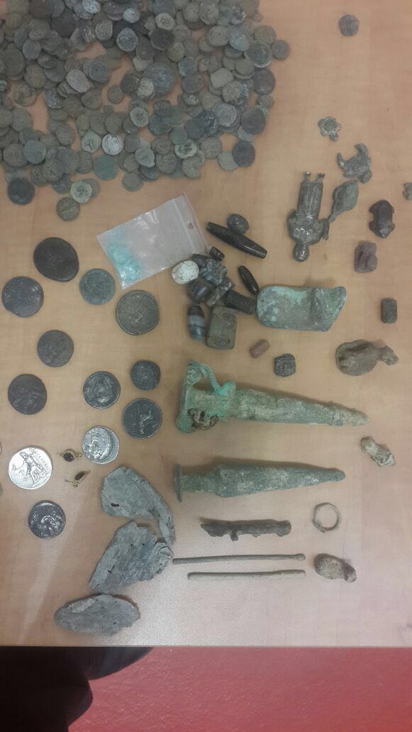 10 ק"ג עתיקות הוברחו ברכב הדיפלומטית