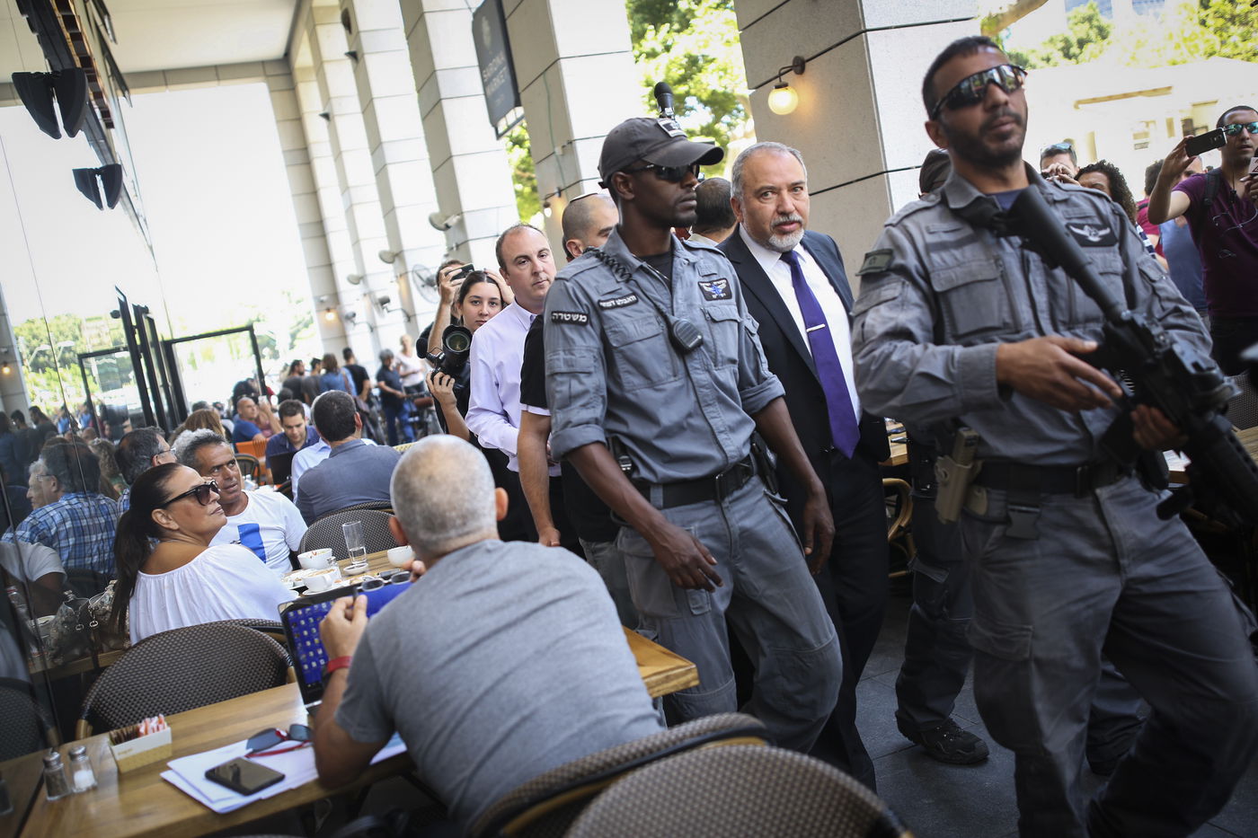 ליברמן במקום הפיגוע: "לא אסתפק בדיבורים"