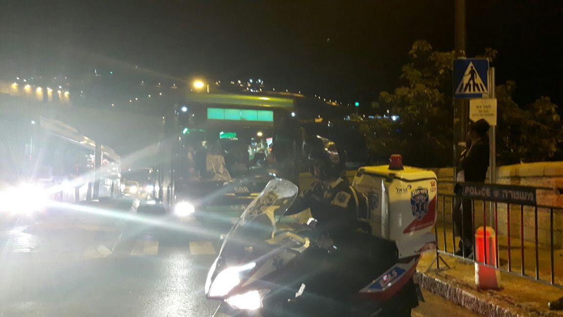 בדרך לכותל המערבי: 3 נפצעו מיידוי אבנים