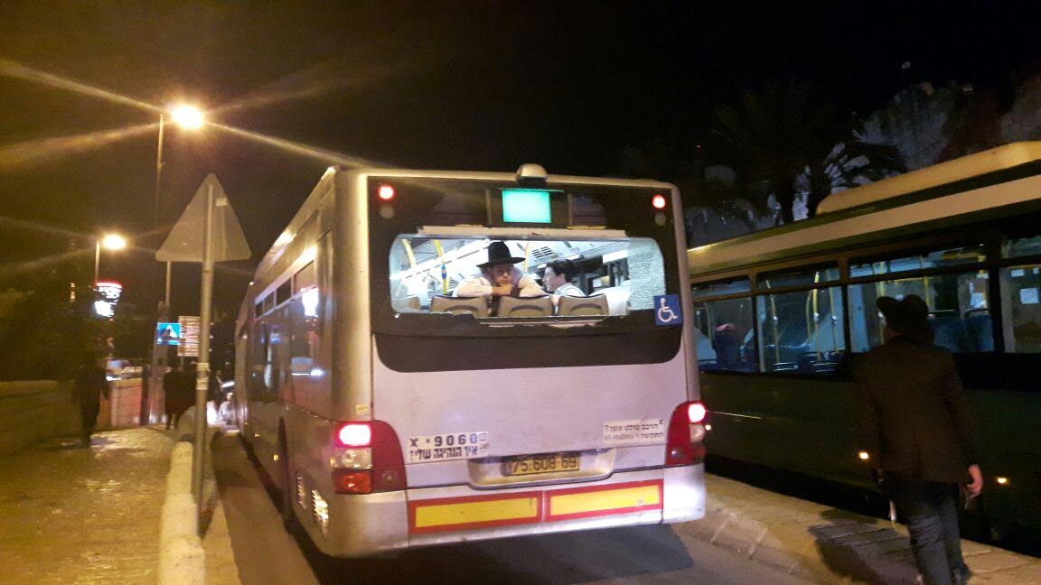 בדרך לכותל המערבי: 3 נפצעו מיידוי אבנים