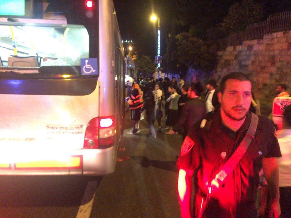 בדרך לכותל המערבי: 3 נפצעו מיידוי אבנים