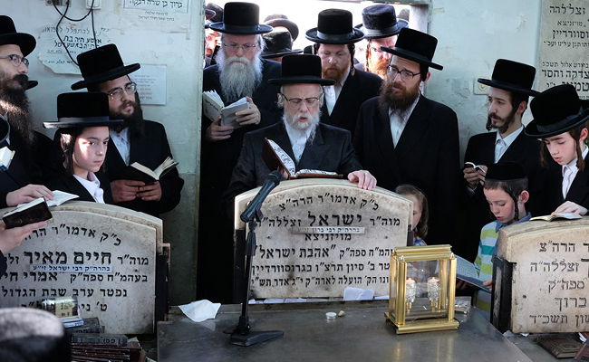 צפו בגלריה: היארצייט ל"אהבת ישראל" מויז'ניץ