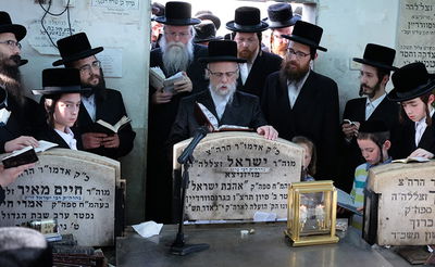 צפו בגלריה: היארצייט ל"אהבת ישראל" מויז'ניץ