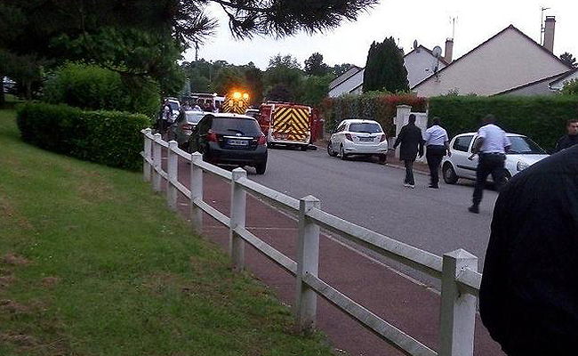 כוחות באזור הבית שבו הרוצח התבצר