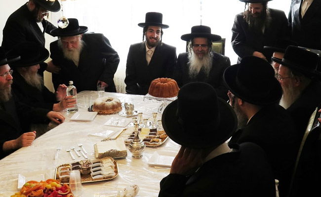 חגיגה בסאטמר: בת המשב"ק של הרבי התארסה