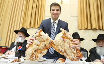 צפו: היועץ מל את בנו והברנז'ה הגיעה לחגוג