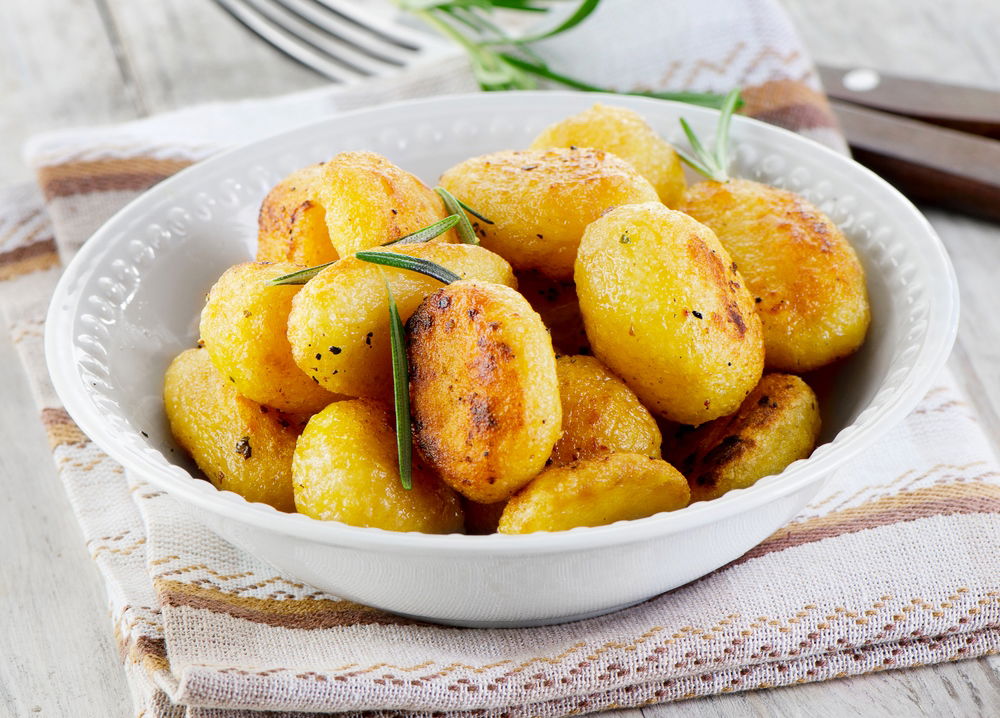 תפוחי אדמה קטנים בתנור עם רוזמרין