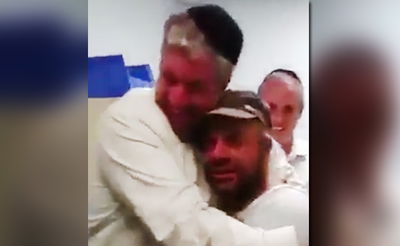 מרגש: רגע לפני שנכנס לניתוח - תורם הכליה נפגש עם החולה