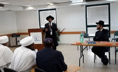 הרב הדנה עם הרב הראשי, ארכיון