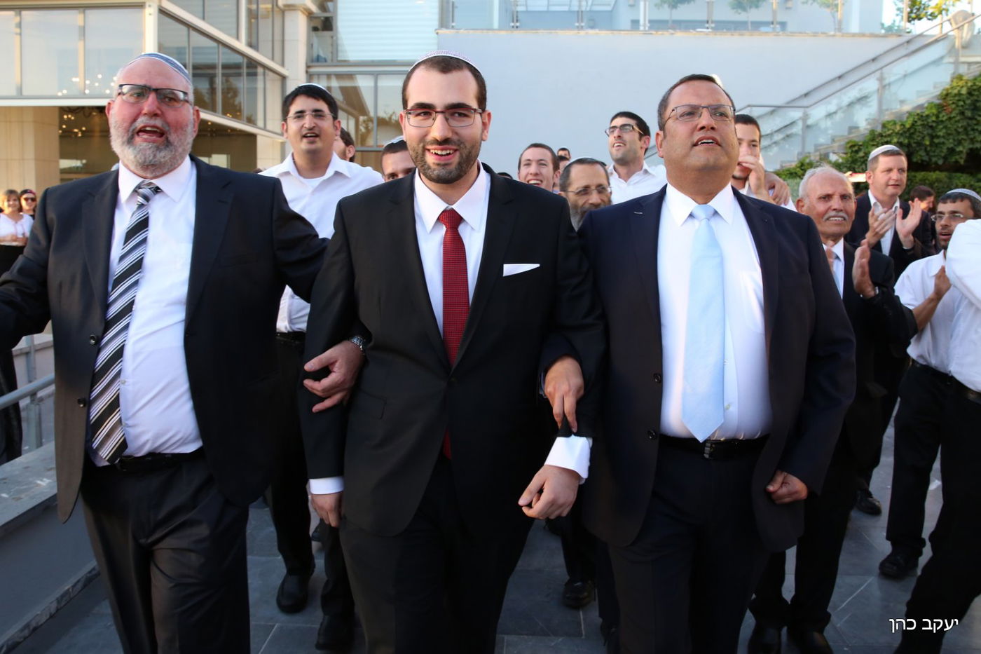 מפגן הכוח של משה ליאון בחתונת בתו. צפו בגלריה