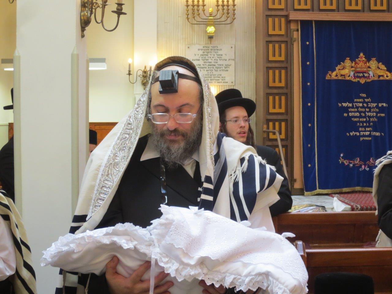 אנטוורפן ליוותה למנוחות את ראש ארגוני החסד. תיעוד