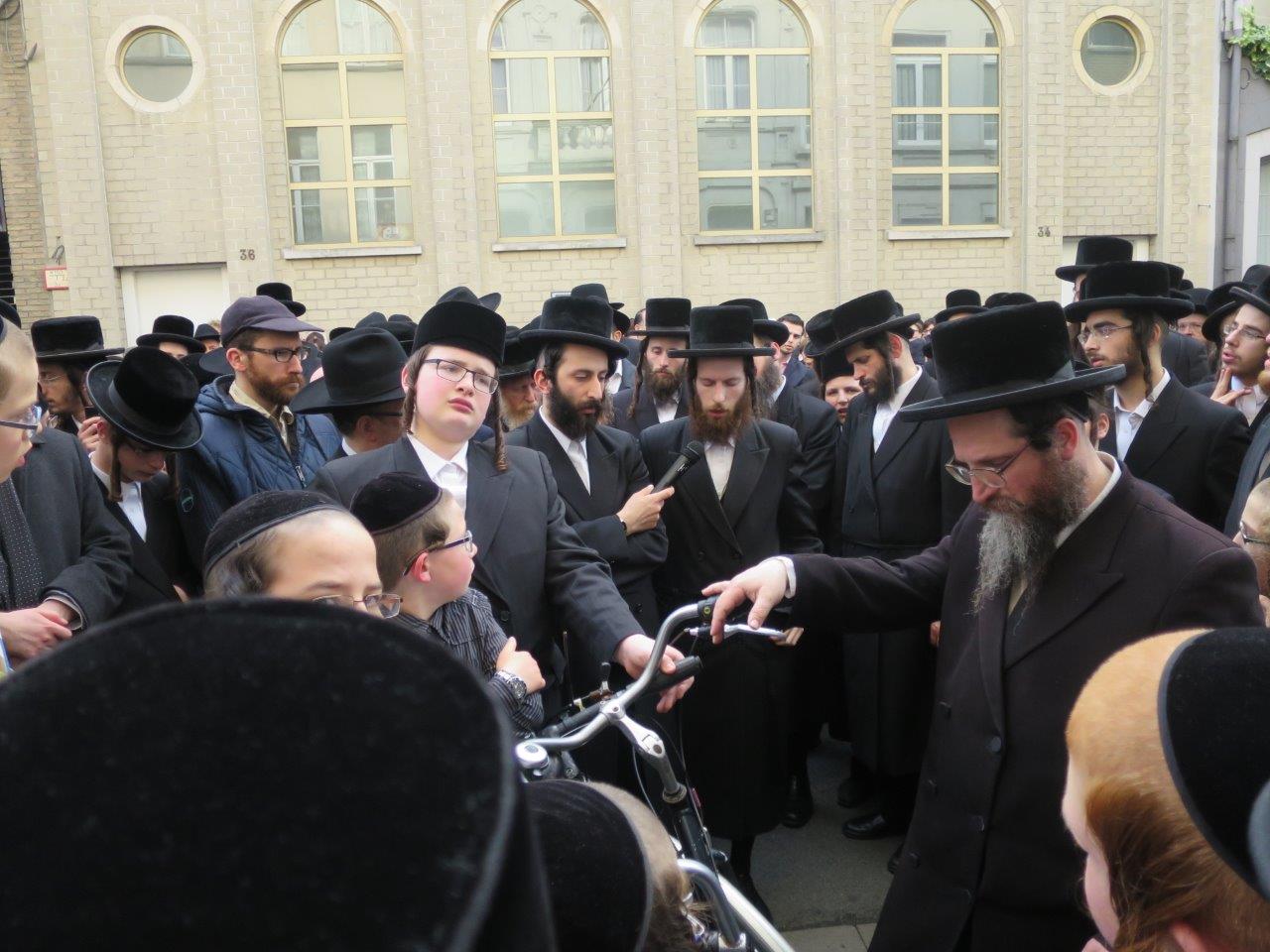 אנטוורפן ליוותה למנוחות את ראש ארגוני החסד. תיעוד