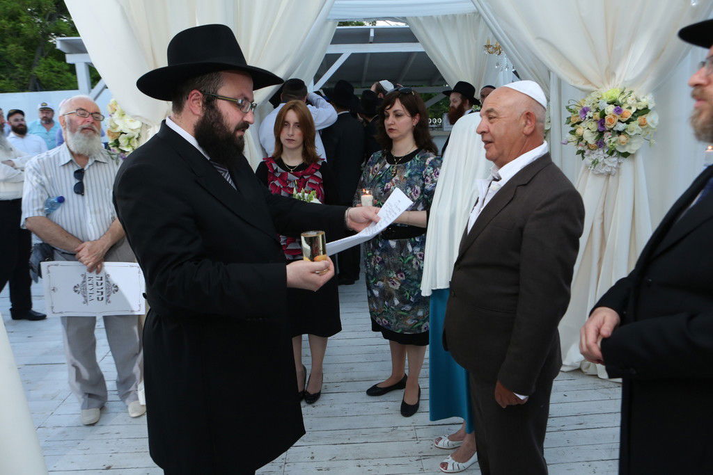 ארבעה זוגות קיבלו עליהם יהדות ונישאו בשנית • צפו