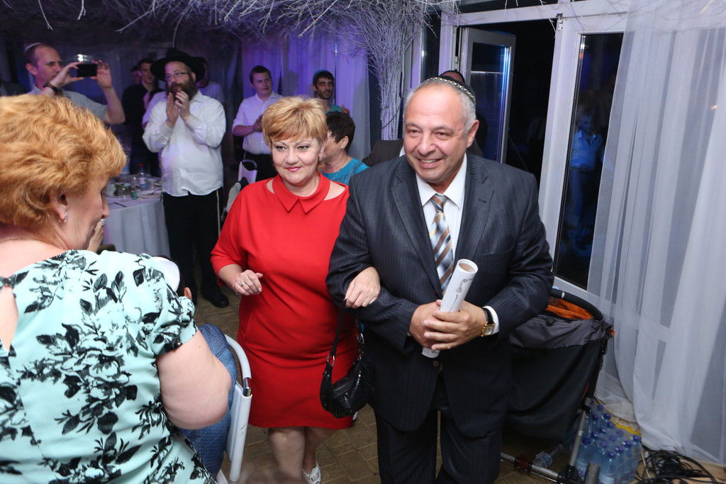 ארבעה זוגות קיבלו עליהם יהדות ונישאו בשנית • צפו