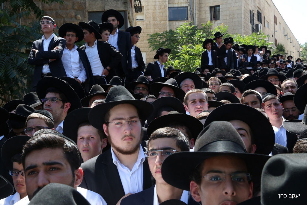 צפו: נשיא המועצת הגר"ש כהן בקריעה על פטירת הרבנית ע"ה