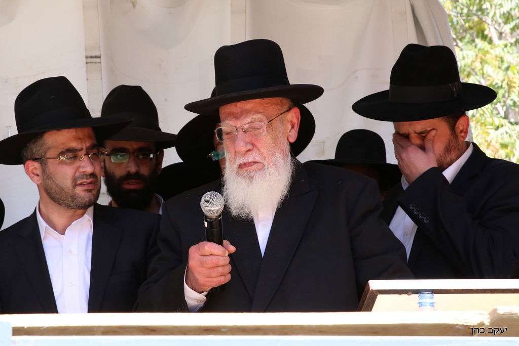 צפו: נשיא המועצת הגר"ש כהן בקריעה על פטירת הרבנית ע"ה