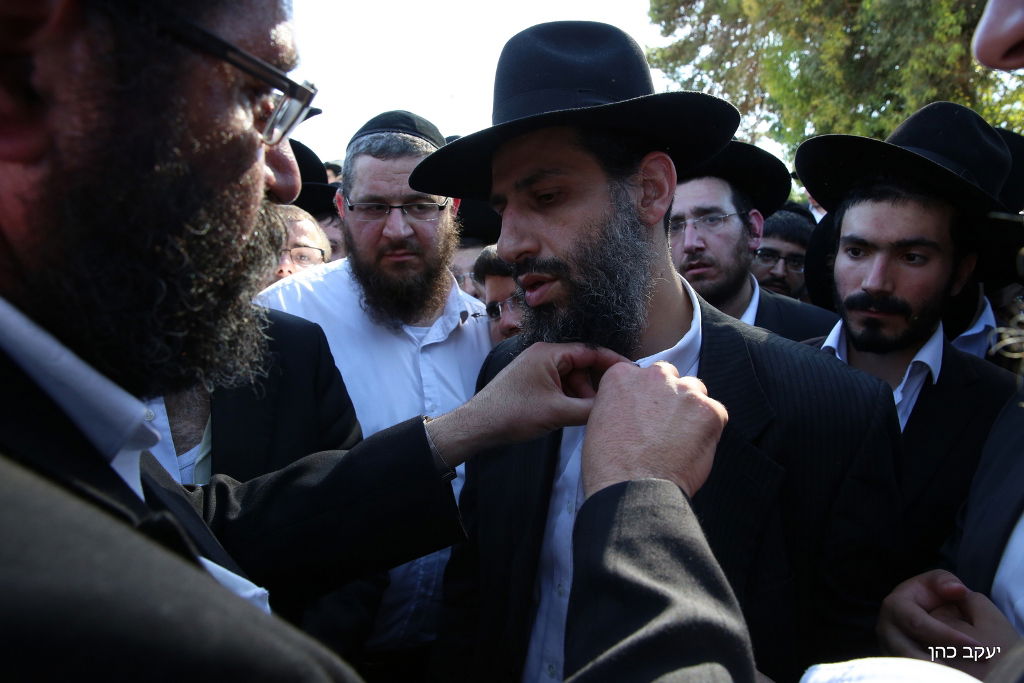 צפו: נשיא המועצת הגר"ש כהן בקריעה על פטירת הרבנית ע"ה