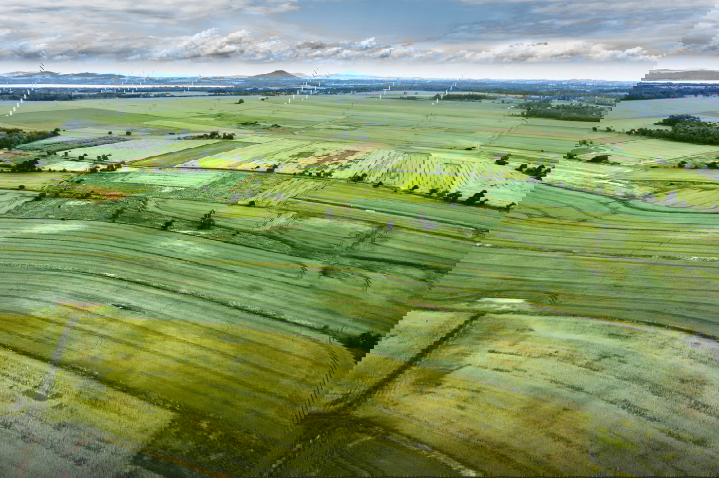 מס שבח עבור מכירות אדמות. אילוסטרציה