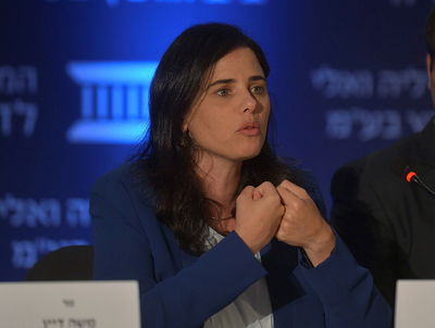 השרה שקד בירכה בערבית: "חכו, עוד לא סיימתי"