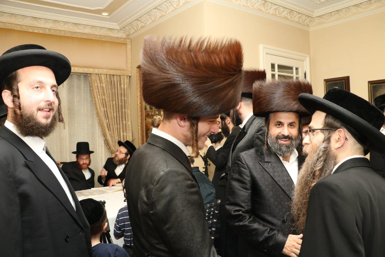 תיעוד ענק: הכנסת ספר תורה בבורו פארק