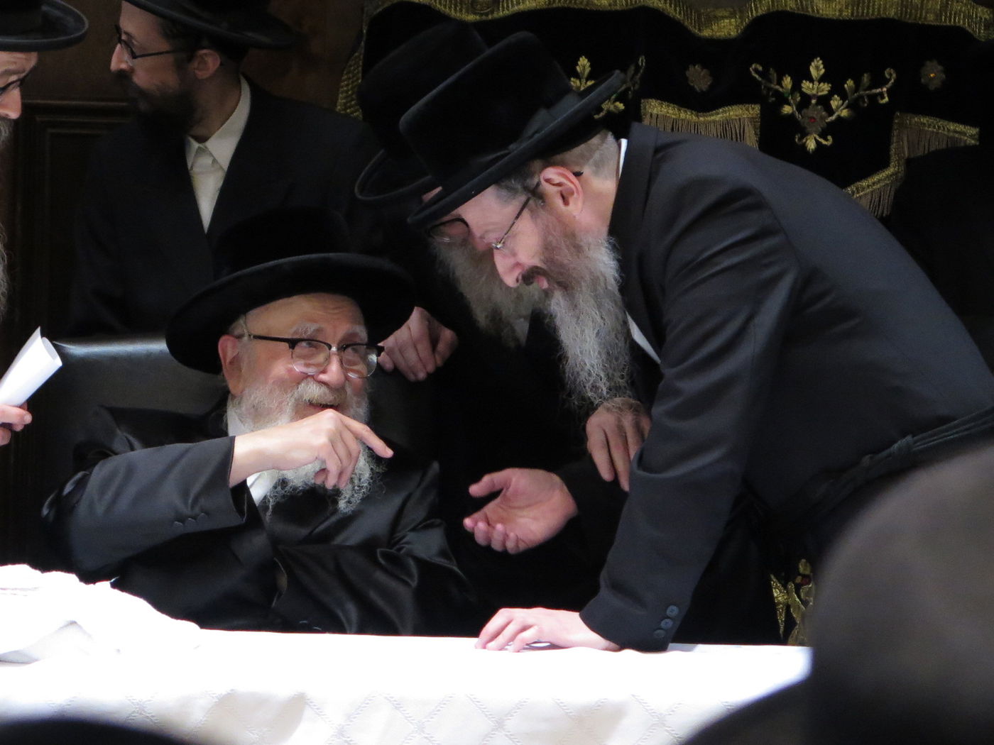 'חומש סעודה' וכתיבת ס"ת; ביקור הרבי מסקווירא בליקווד