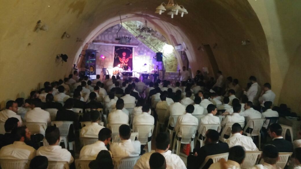 מאות בחורי ישיבה ואברכים בזיץ מיוחד בקבר דוד המלך