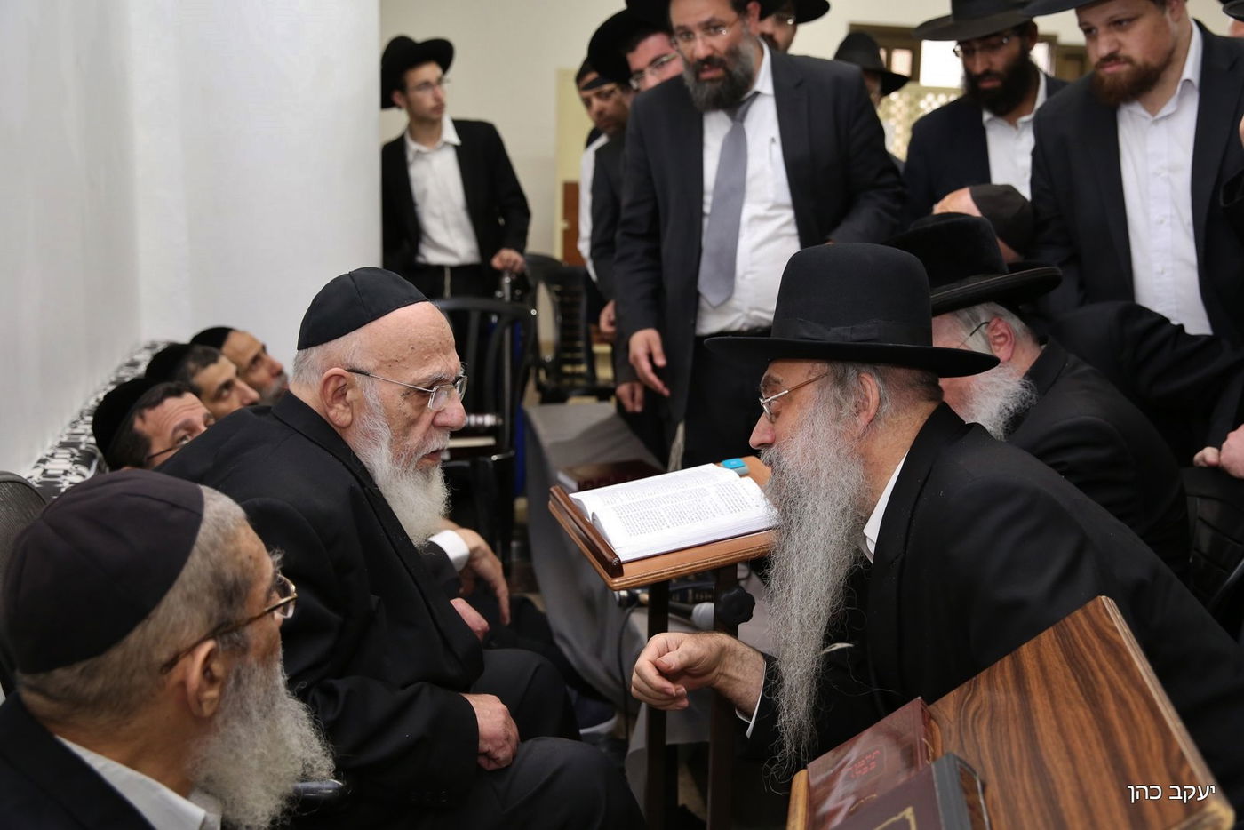 מנחמים את נשיא המועצת • היום השני