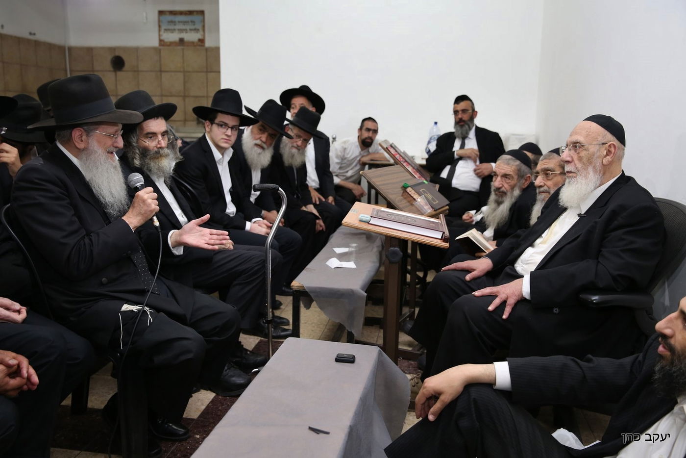 מנחמים את נשיא המועצת • היום השני